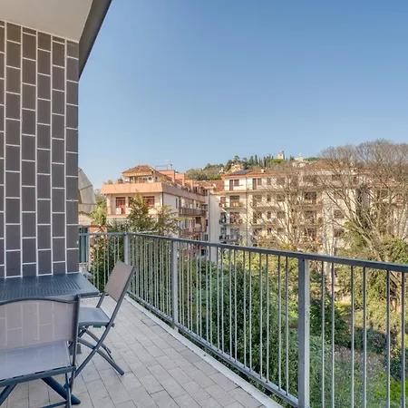 アパート Luxury With A View Of Castle コネリアーノ