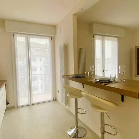 Luxury With A View Of Castle Apartment